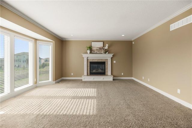 10312 N Tullis Drive, Kansas City, MO 64157