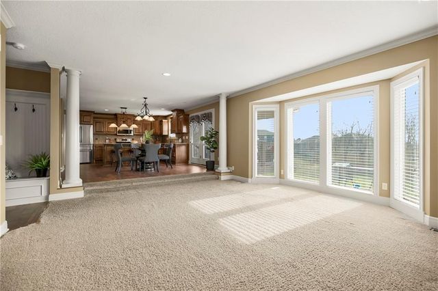 10312 N Tullis Drive, Kansas City, MO 64157