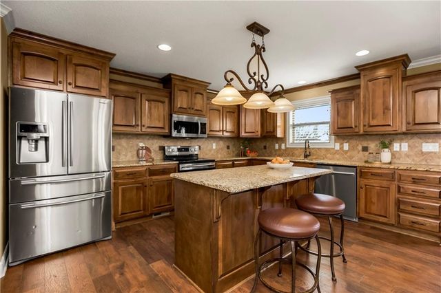 10312 N Tullis Drive, Kansas City, MO 64157