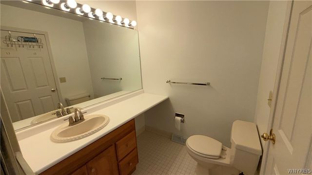 22 Bristol Drive B, Amherst, NY 14228