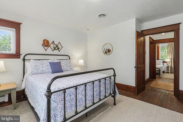 163 E DERRY RD, Hershey, PA 17033