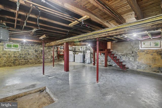 163 E DERRY RD, Hershey, PA 17033