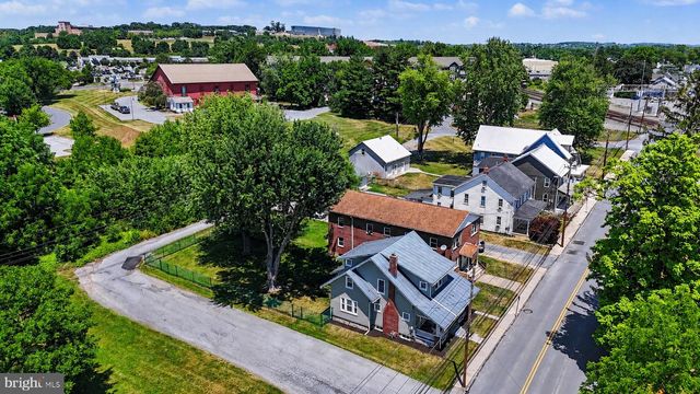163 E DERRY RD, Hershey, PA 17033