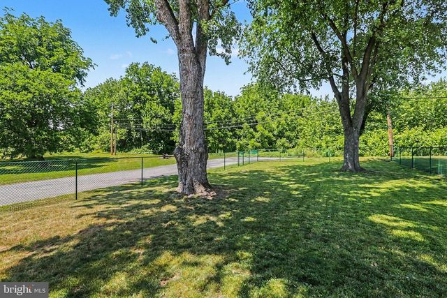 163 E DERRY RD, Hershey, PA 17033