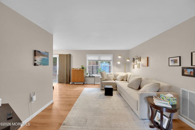 7 Deck Court, Howell, NJ 07731