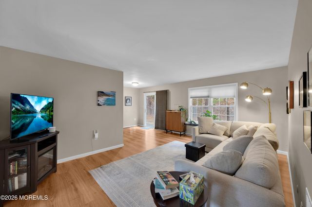 7 Deck Court, Howell, NJ 07731