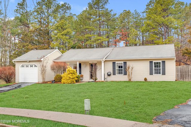 7 Deck Court, Howell, NJ 07731