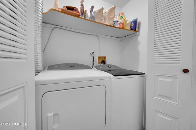 7 Deck Court, Howell, NJ 07731