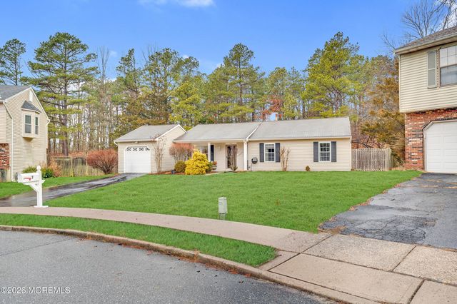 7 Deck Court, Howell, NJ 07731