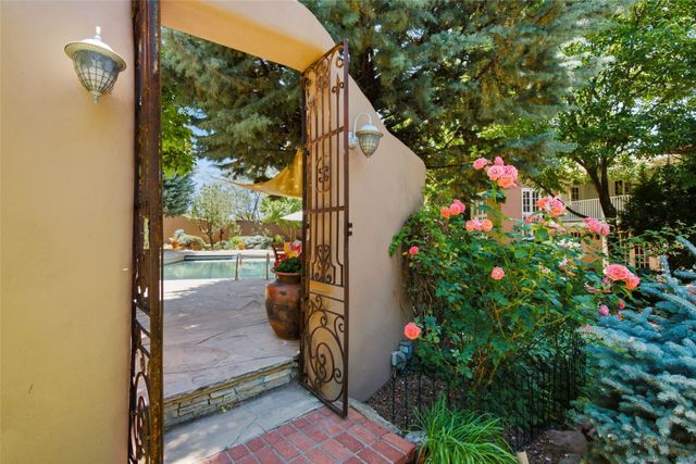 797 Camino Del Monte Sol, Santa Fe, NM 87505