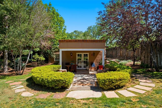 797 Camino Del Monte Sol, Santa Fe, NM 87505