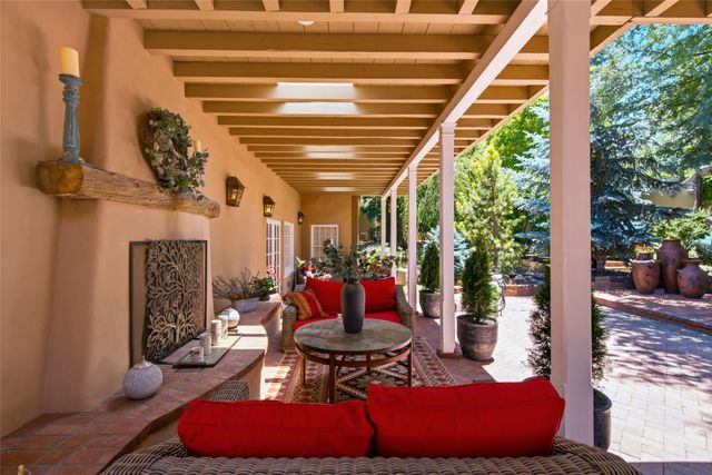 797 Camino Del Monte Sol, Santa Fe, NM 87505
