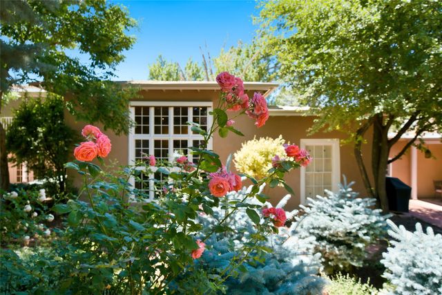 797 Camino Del Monte Sol, Santa Fe, NM 87505