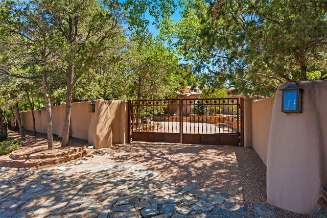 797 Camino Del Monte Sol, Santa Fe, NM 87505