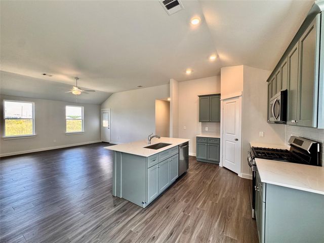 131 County Road 5102 B, Cleveland, TX 77327