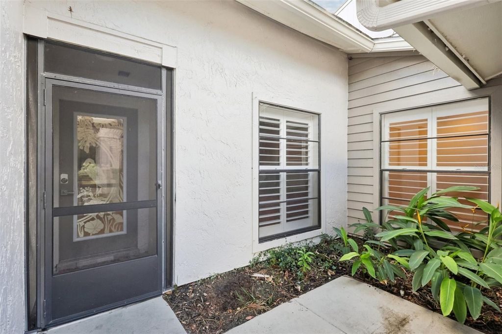 Image 2 of property listing at 4234 GOLF CLUB LANE, Tampa, FL 33618