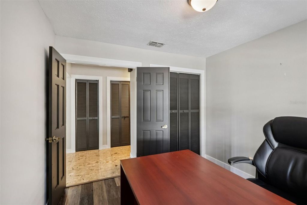 Image 16 of property listing at 4234 GOLF CLUB LANE, Tampa, FL 33618