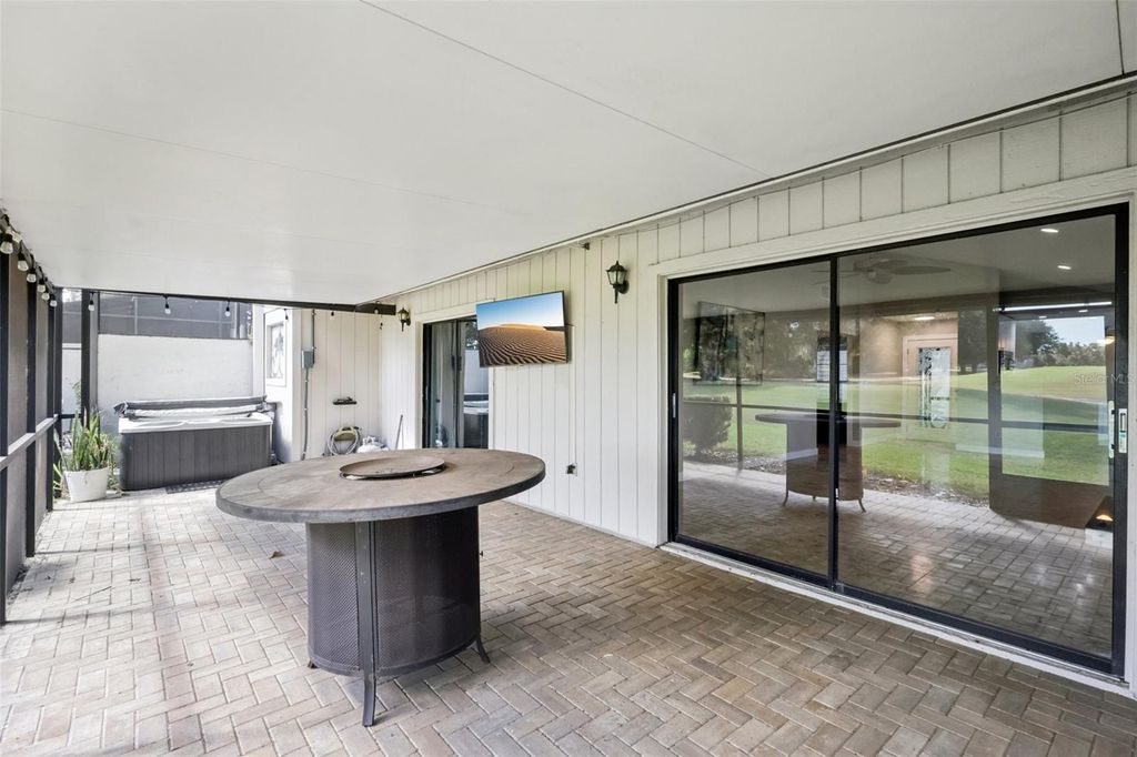 Image 23 of property listing at 4234 GOLF CLUB LANE, Tampa, FL 33618