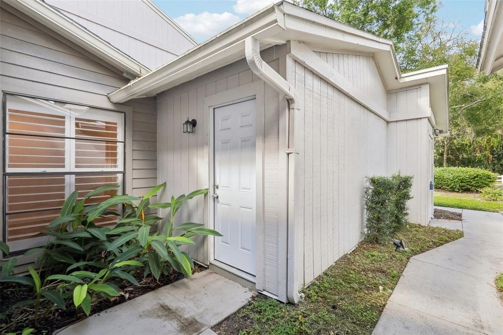 Image 26 of property listing at 4234 GOLF CLUB LANE, Tampa, FL 33618