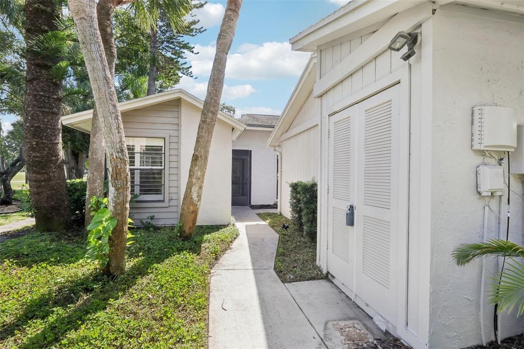 Image 27 of property listing at 4234 GOLF CLUB LANE, Tampa, FL 33618