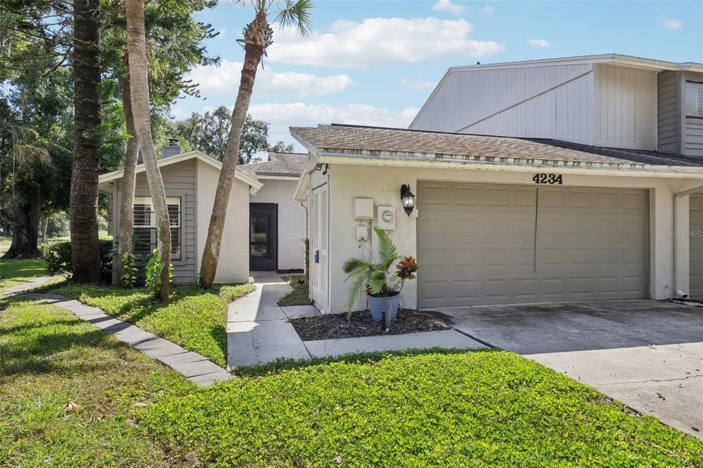 Image 28 of property listing at 4234 GOLF CLUB LANE, Tampa, FL 33618