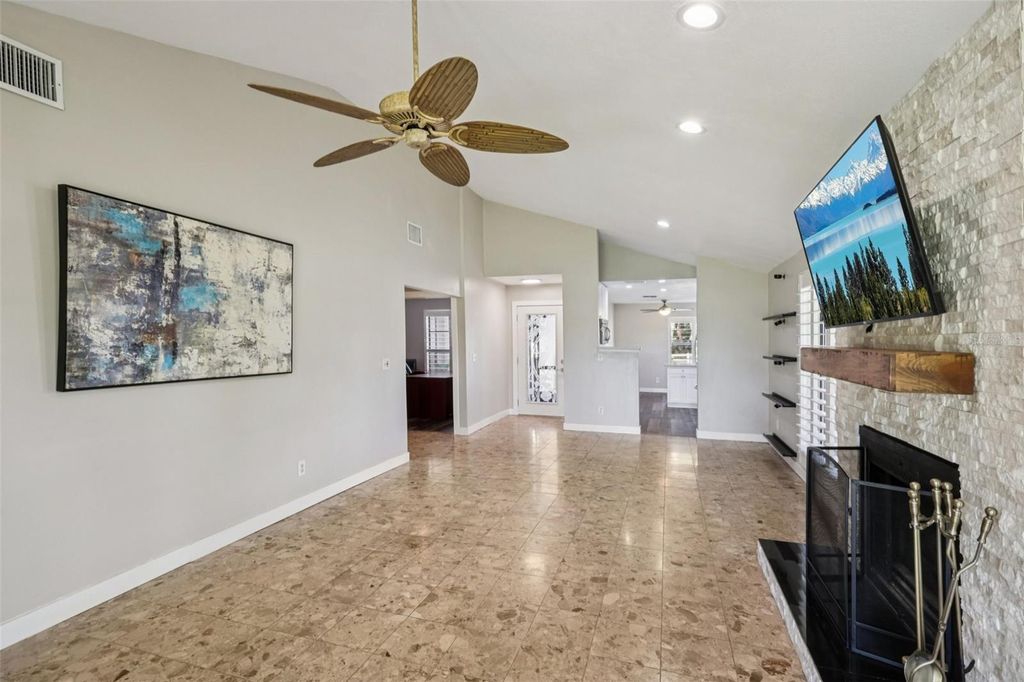 Image 6 of property listing at 4234 GOLF CLUB LANE, Tampa, FL 33618