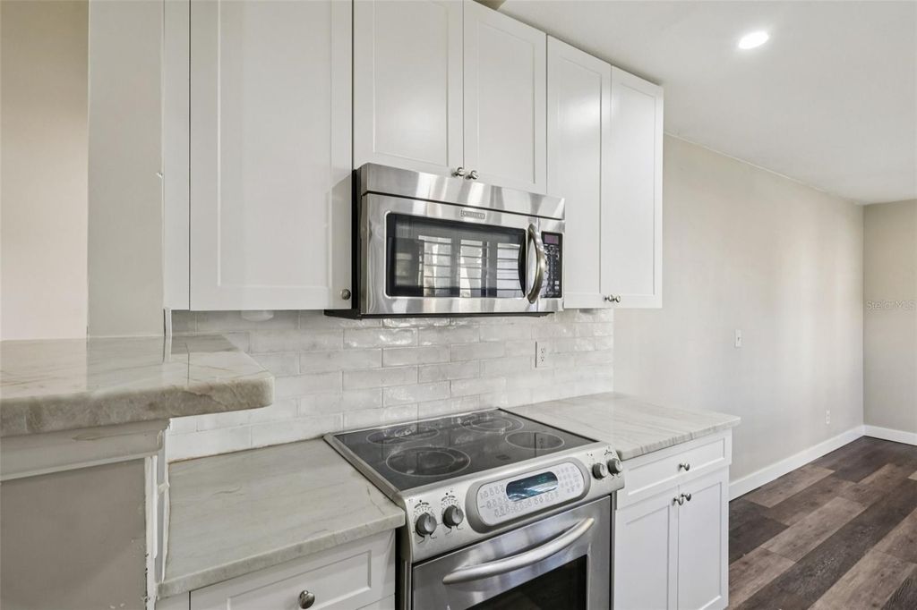 Image 9 of property listing at 4234 GOLF CLUB LANE, Tampa, FL 33618