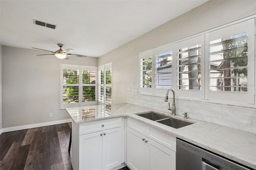 Image 10 of property listing at 4234 GOLF CLUB LANE, Tampa, FL 33618