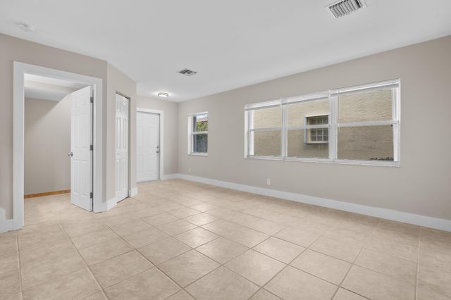 4250 NW 1st Place, Deerfield Beach, FL 33442