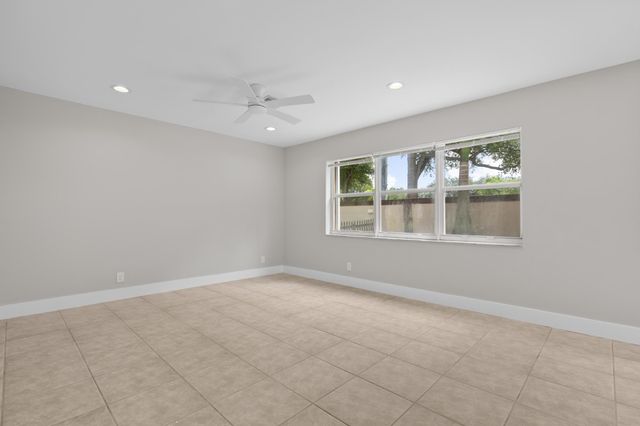 4250 NW 1st Place, Deerfield Beach, FL 33442