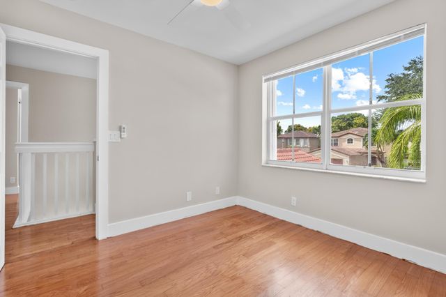 4250 NW 1st Place, Deerfield Beach, FL 33442