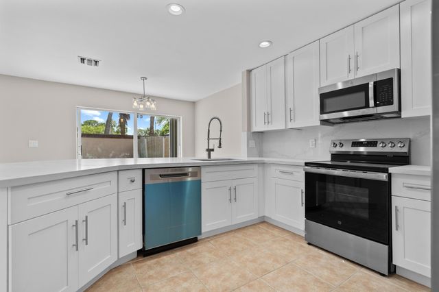 4250 NW 1st Place, Deerfield Beach, FL 33442