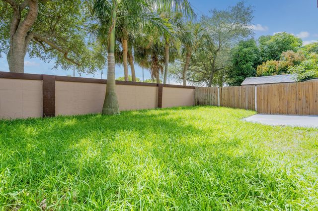 4250 NW 1st Place, Deerfield Beach, FL 33442