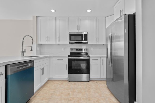 4250 NW 1st Place, Deerfield Beach, FL 33442