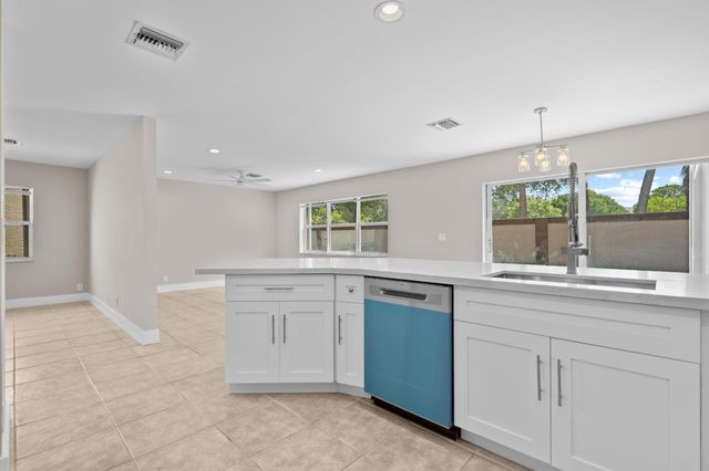 4250 NW 1st Place, Deerfield Beach, FL 33442