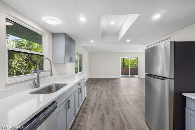 1284 Rainbow CT, Naples, FL 34110