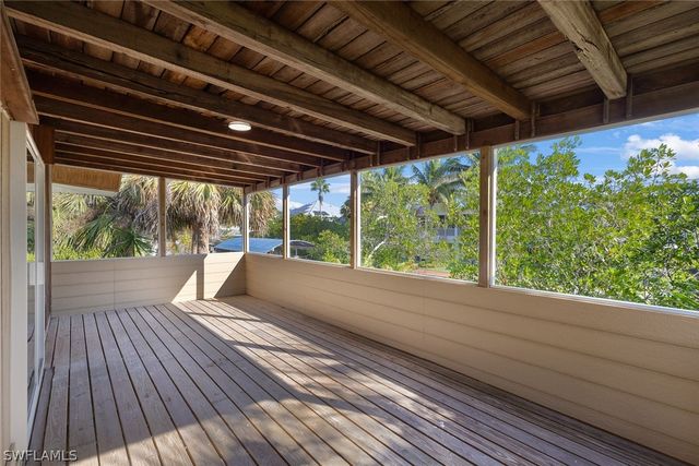 1284 Rainbow CT, Naples, FL 34110