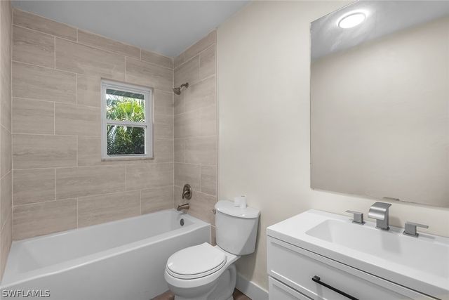 1284 Rainbow CT, Naples, FL 34110