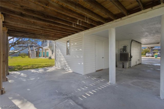 1284 Rainbow CT, Naples, FL 34110