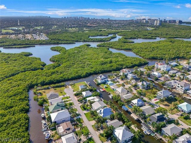 1284 Rainbow CT, Naples, FL 34110