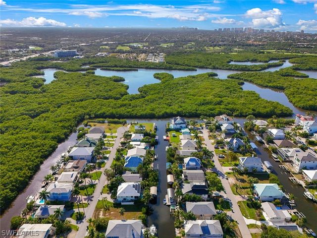 1284 Rainbow CT, Naples, FL 34110