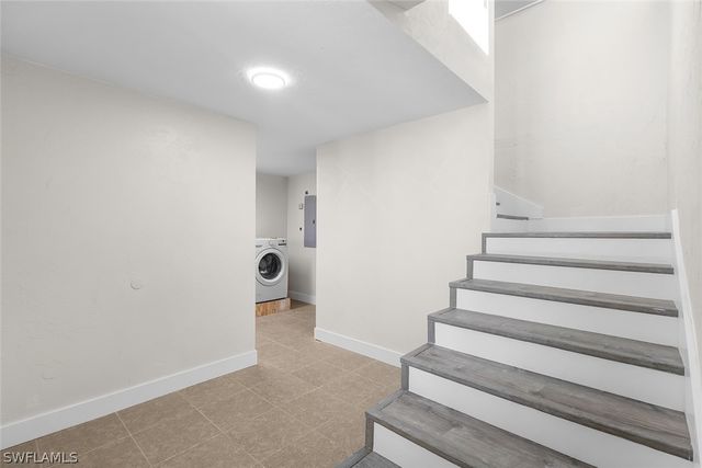 1284 Rainbow CT, Naples, FL 34110