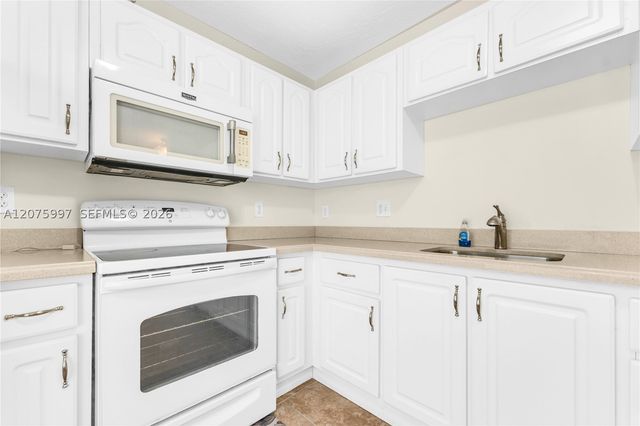 127 NW 108th Ave 643L, Pembroke Pines, FL 33026