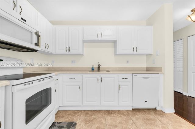 127 NW 108th Ave 643L, Pembroke Pines, FL 33026