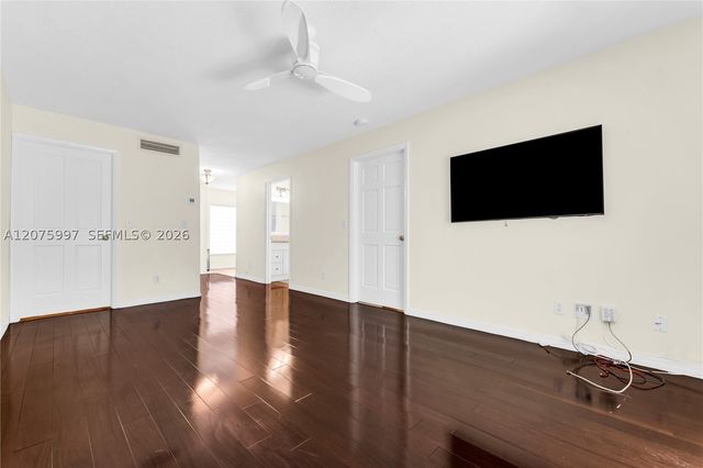 127 NW 108th Ave 643L, Pembroke Pines, FL 33026