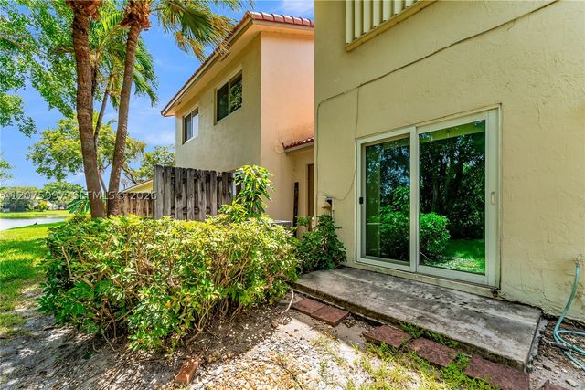127 NW 108th Ave 643L, Pembroke Pines, FL 33026