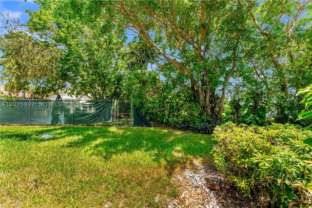 127 NW 108th Ave 643L, Pembroke Pines, FL 33026