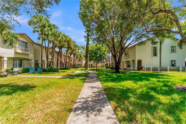 127 NW 108th Ave 643L, Pembroke Pines, FL 33026