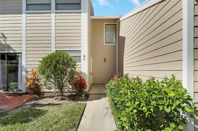 301 Lakewood Drive 8A, Jupiter, FL 33458