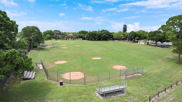 301 Lakewood Drive 8A, Jupiter, FL 33458